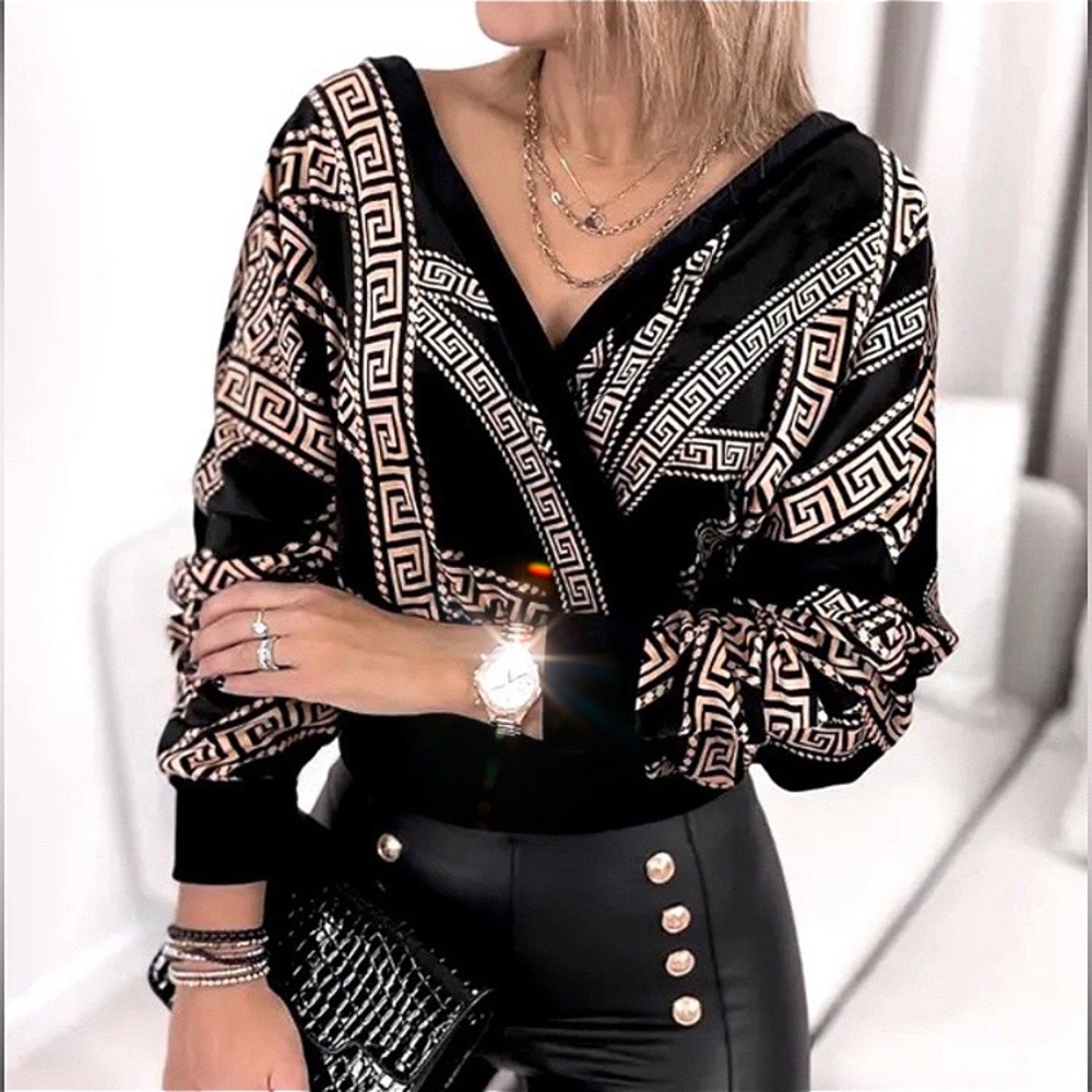 NWT, Elegant Lavishly Paris Deep V-Neck Geometric Print Top.